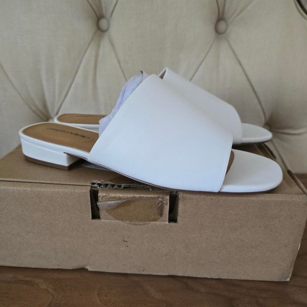 New Comfortview white slide sandals 10.5 WW